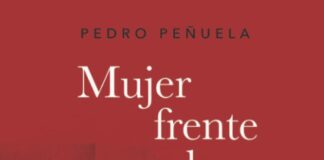 mujer frente al espejo